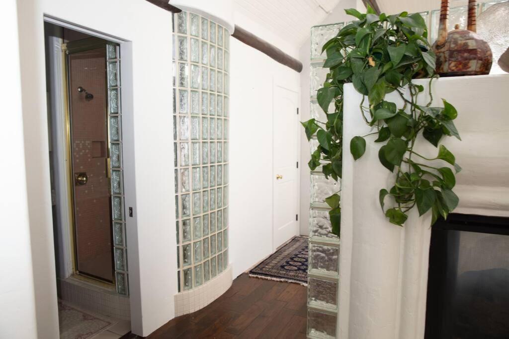Apartament Stash Pad With Fireplace, Parking, W/d